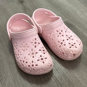 Girls crocs in light pink size 2 big kids